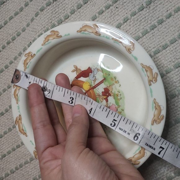 Royal Doulton Bunnykins "Swinging Boats" 6-3/8" Round Baby Plate (Bowl) - Picture 3 of 5